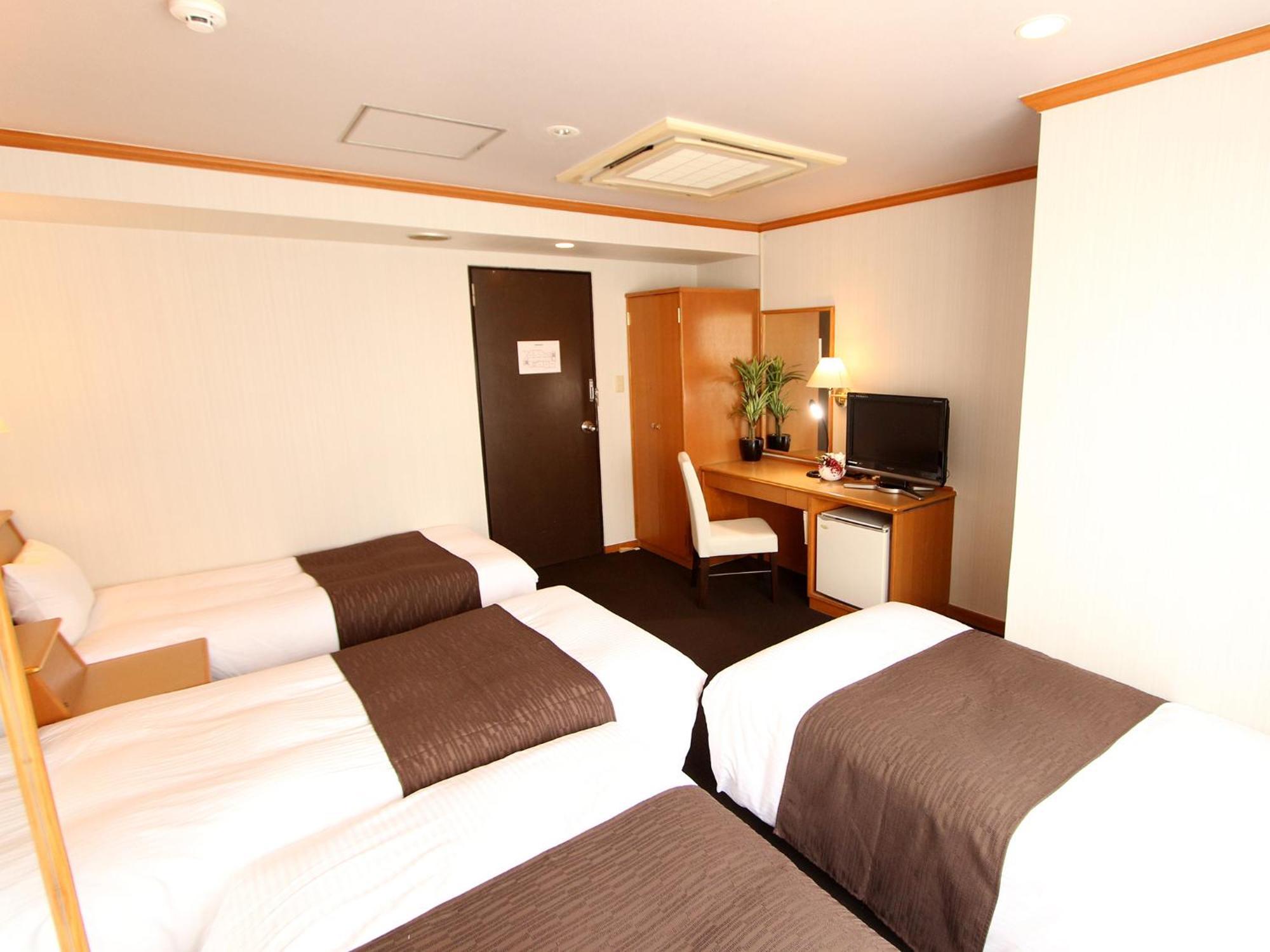 Hotel Livemax Budget Naha Tomarikou Room photo