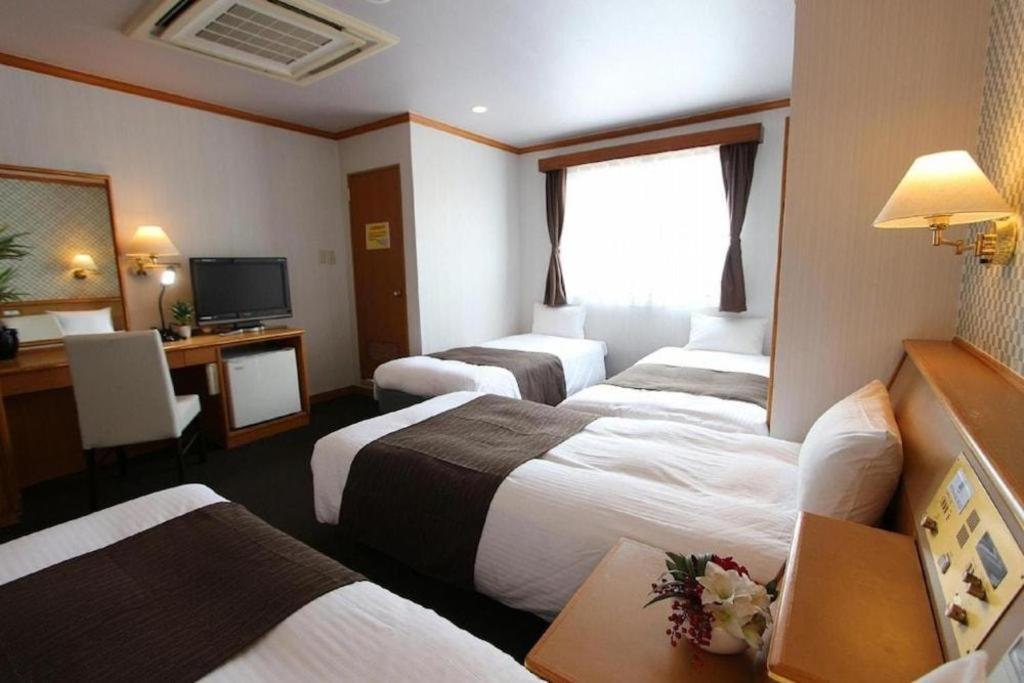 Hotel Livemax Budget Naha Tomarikou Exterior photo