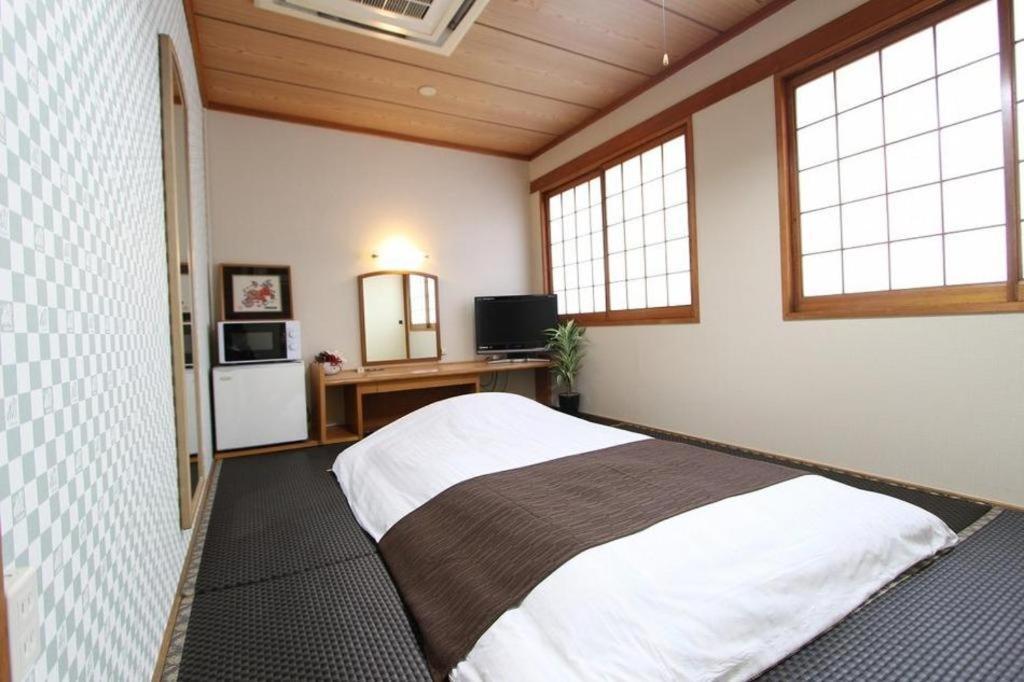 Hotel Livemax Budget Naha Tomarikou Exterior photo